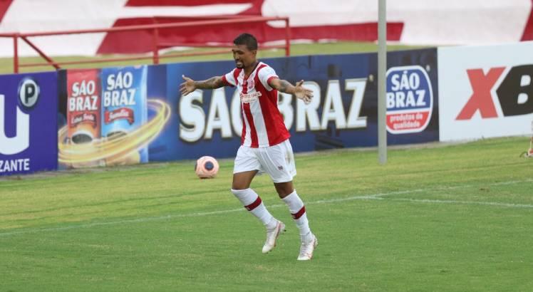 Kieza marcou quatro gols na estreia do Náutico em 2021. Foto: Bobby Fabisak/JC Imagem 