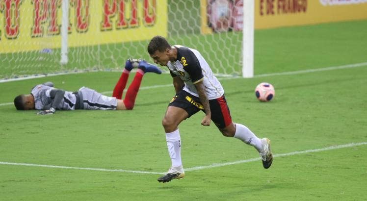 Vinícius Popó pertence ao Cruzeiro. Foto: Bobby Fabisak/JC Imagem