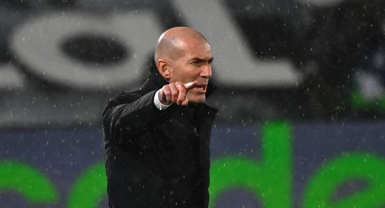 Zidane est&aacute; sendo cotado para assumir o PSG.