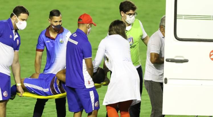 Jogador foi levado para o Hospital da Restauração, na área central do Recife. 
Foto: Bobby Fabisak/JC Imagem 