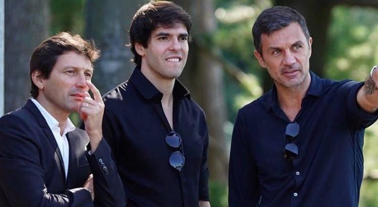 Maldini (D) junto com Kaká e Leonardo, diretor de futebol do PSG. Foto: AFP