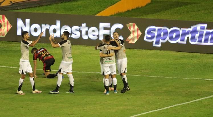 Ceará aplicou uma sonora goleada no Sport: Foto: Alexandre Gondim