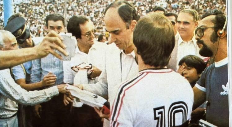Marco Maciel, em uma das muitas homenagens no estádio do Arruda. Foto: Arquivo Pessoal João Caixero