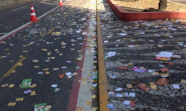 Mais de 10 toneladas de lixo foram recolhidas no Recife nesse domingo