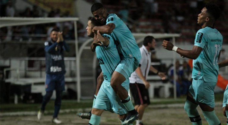 Com o empate, o Santa Cruz assume, momentaneamente, a liderança do Grupo A. Foto: Divulgação