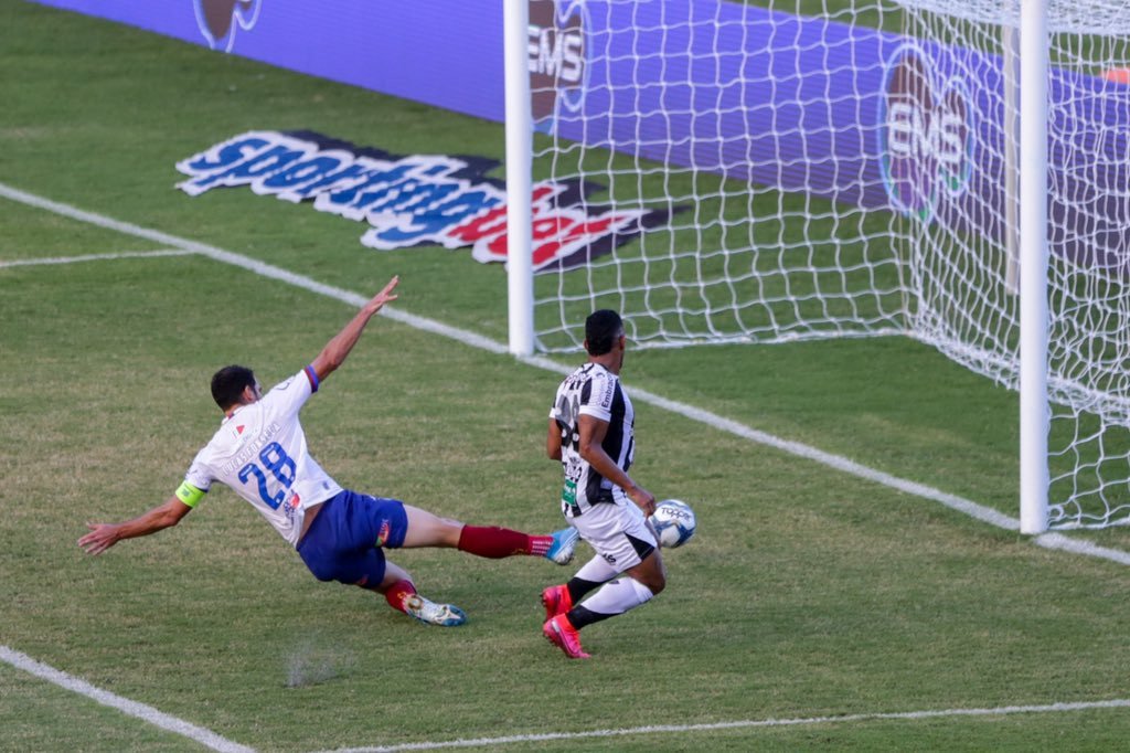 (Foto: FELIPE SANTOS/CEARÁ SC)