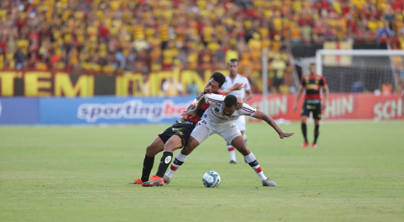 No primeiro clássico dos multidões do ano, na Arena de Pernambuco, vencido pelo Sport por 2x1, houve registros de confrontos
