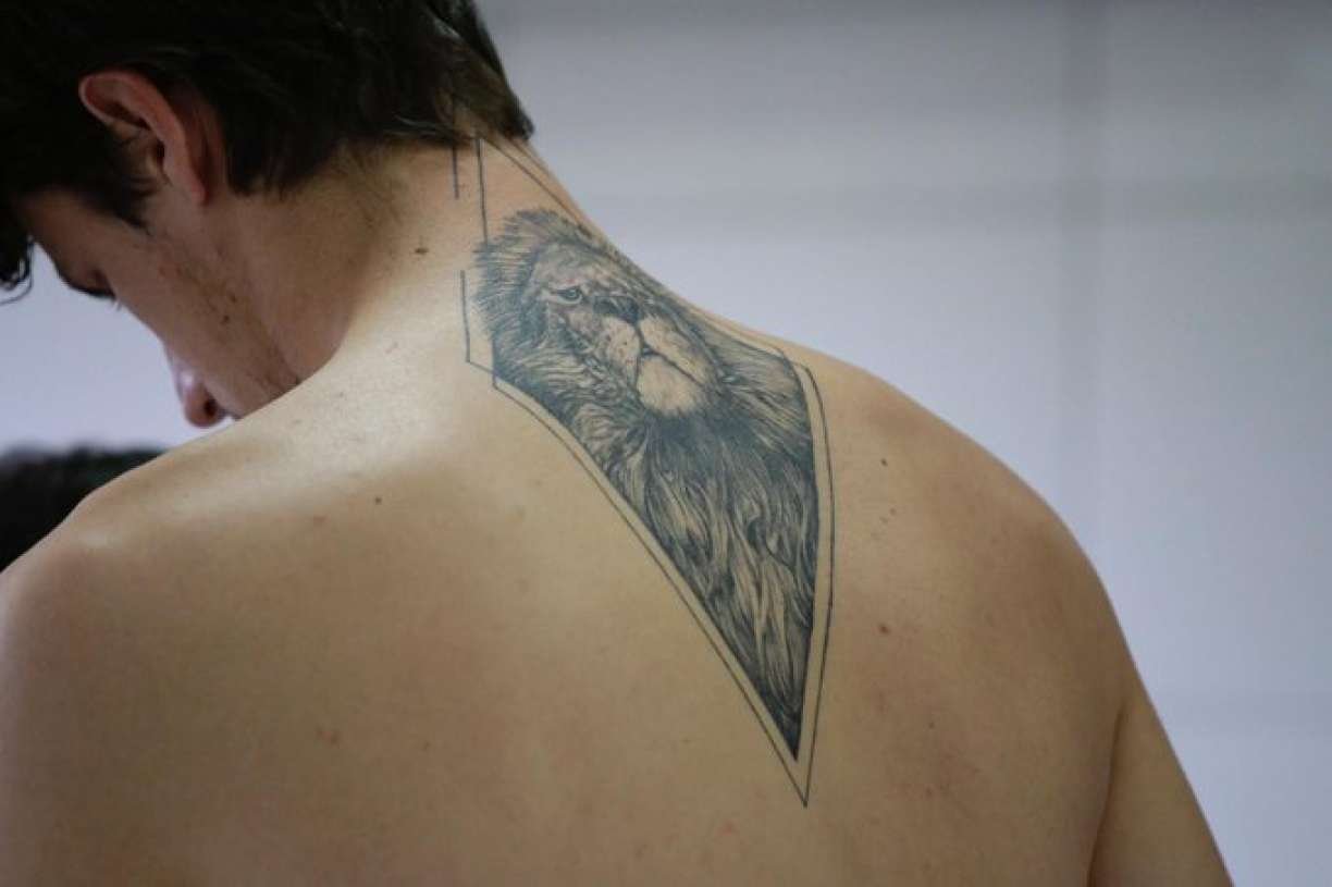 Recem Contratado Pelo Sport Maidana Apresenta Leao Tatuado Nas Costas
