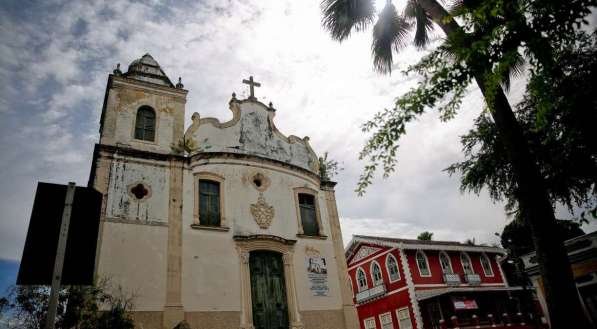Igreja de S&atilde;o Pedro M&aacute;rtir de Verona, em Olinda, foi interditada em 2015 por problemas el&eacute;tricos e riscos estruturais