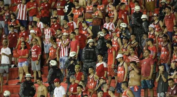 Relatos de briga e selvageria de torcedores marcam pré-jogo de Fortaleza x Náutico