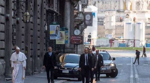Papa deixa o Vaticano para rezar em Roma por fim de pandemia do coronavírus