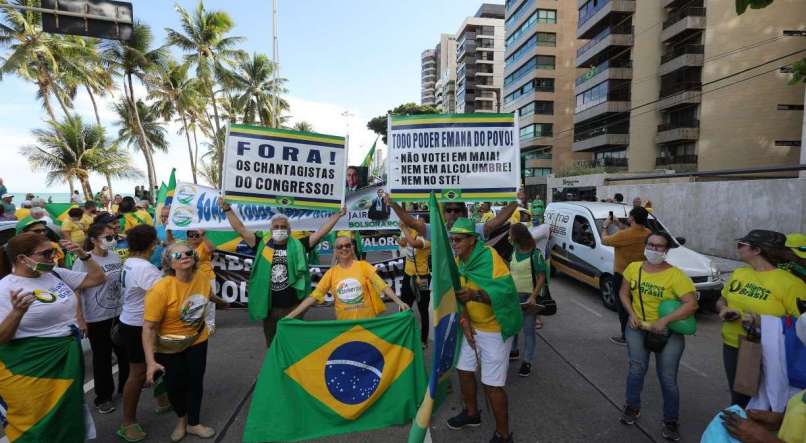 Protesto em favor do Governo Bolsonaro e contra o Supremo Tribunal Federal e o Congresso Nacional, na Avenida Boa Viagem em 2020.