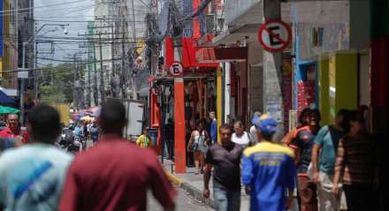 Movimentação no comércio do centro do Recife devido a epidemia do Coronavírus. Pouca movimentação nas ruas e comércio fraco de vendas.