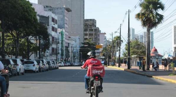De acordo com a pesquisa, 10% dos entrevistados não faziam pedidos de delivery de comida, mas passaram a fazer com a pandemia