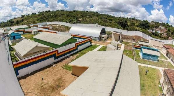 Adolescentes ficaram feridos após provocarem curto-circuito na Funase de Vitória de Santo Antão