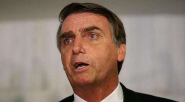 Em live, Bolsonaro diz que falará com ministro da Saúde para propor isolamento do coronavírus apenas para idosos