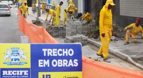 Obras da Prefeitura do Recife em Campo Grande e na Encruzilhada continuam acontecendo, mesmo diante da pandemia do novo coronav&iacute;rus
