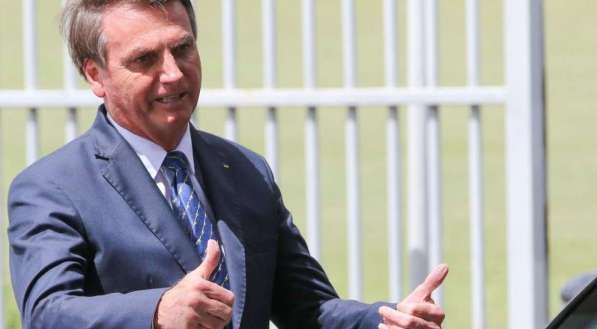 Bolsonaro "vende" remédio contra coronavírus e fala que povo foi enganado sobre vírus