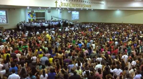 Justiça suspende decreto de Bolsonaro que autorizava funcionamento das igrejas e lotéricas em tempos de coronavírus
