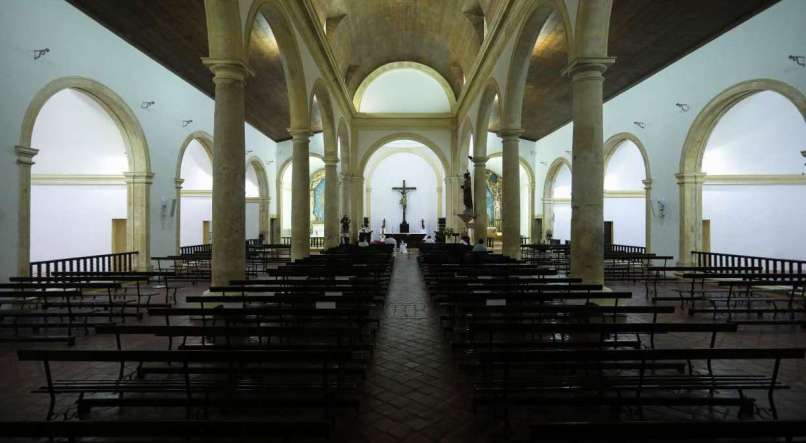 Catedral da S&eacute;, em Olinda, de portas fechadas e sem a presen&ccedil;a de fi&eacute;is durante a pandemia