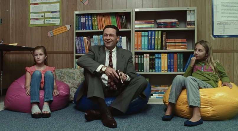 Hugh Jackman brilha na absurda trama real de 'Má Educação