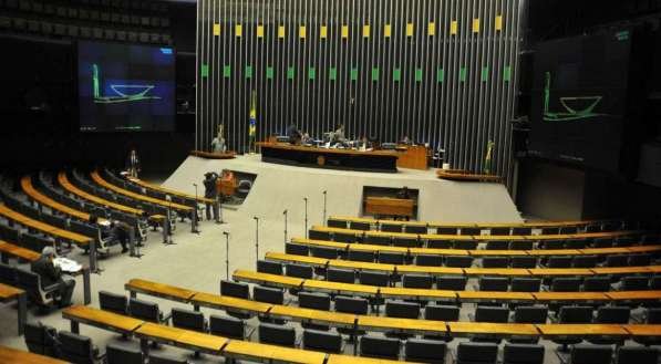 Cada parlamentar custa mais de 500 vezes a renda média de um brasileiro; por que isso acontece?