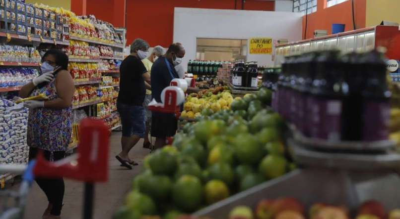 Inflação dos alimentos continua pressionando no Brasil