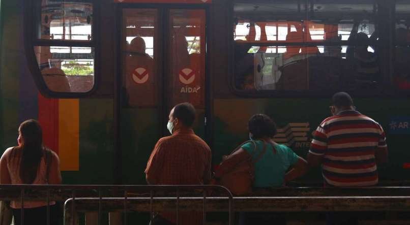 Com a mudan&ccedil;a, o acesso a qualquer uma das 21 linhas de &ocirc;nibus que operam no TI e &agrave; esta&ccedil;&atilde;o do Metr&ocirc; do Recife ser&aacute; feito exclusivamente com os cart&otilde;es VEM, usados no transporte p&uacute;blico