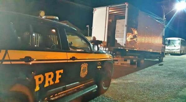 Polícia apreende 377,5 mil maços de cigarros paraguaios no interior de Pernambuco
