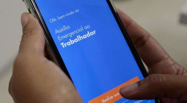 Milhões de jovens de classe média alta estão recebendo auxílio emergencial, diz TCU