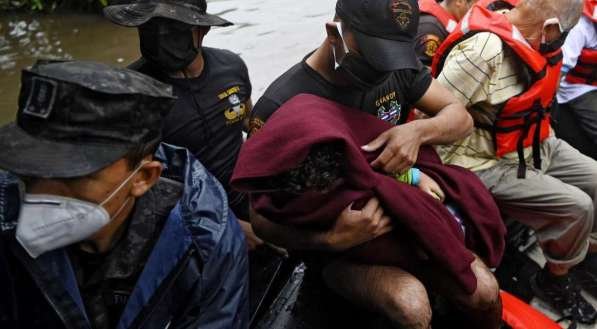 Sobe para 27 total de mortos por chuvas em El Salvador