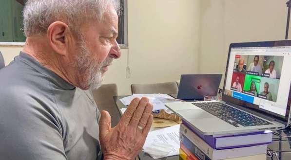 Lula impede integração do PT em frentes contra Bolsonaro e cogita candidatura