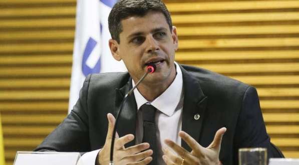 Governo vai acumular 13 anos de déficit fiscal, afirma o secretário do Tesouro