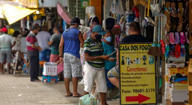 A C&acirc;mara de Dirigentes Lojistas do Recife (CDL), que representa o com&eacute;rcio da capital pernambucana, informou que o hor&aacute;rio de funcionamento ficar&aacute; a crit&eacute;rio de cada lojista