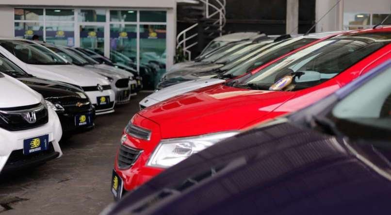 Vendas de carros seminovos crescem 33% na web; veja mais vendidos