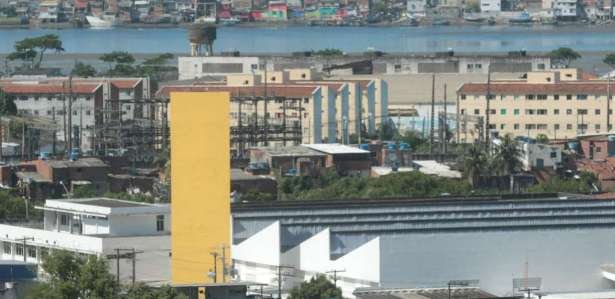 Recife vista do bairro da Ilha do Leite, detalhe ao fundo o bairro de Boa Viagem com seus prédios. Mercado imobiliário, Imobiliária, Condôminio, Contraste social.