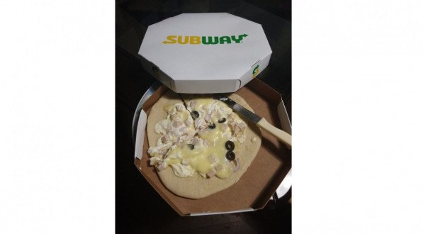 Subway pede desculpas por pizza de foto que viralizou no Twitter