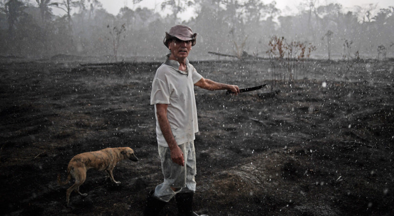 Amazônia (Brasil) - Floresta amazônica, como centenas de novas chamas foram acesas e um crescente clamor global sobre as chamas provocou protestos e ameaçou um grande acordo comercial.