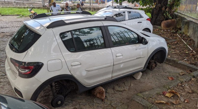 Médico teve pneus do carro furtados no estacionamento do Hospital Barão de Lucena, no Recife, em julho de 2020