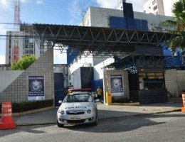 Oficial da PM acusado de roubo de armas há 16 anos não foi expulso e recebe salário de R$ 15 mil