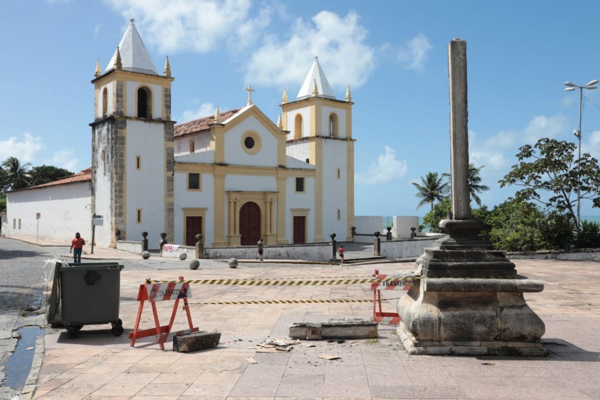MPPE apresenta termo para restauração do Cruzeiro do Alto da Sé, em Olinda