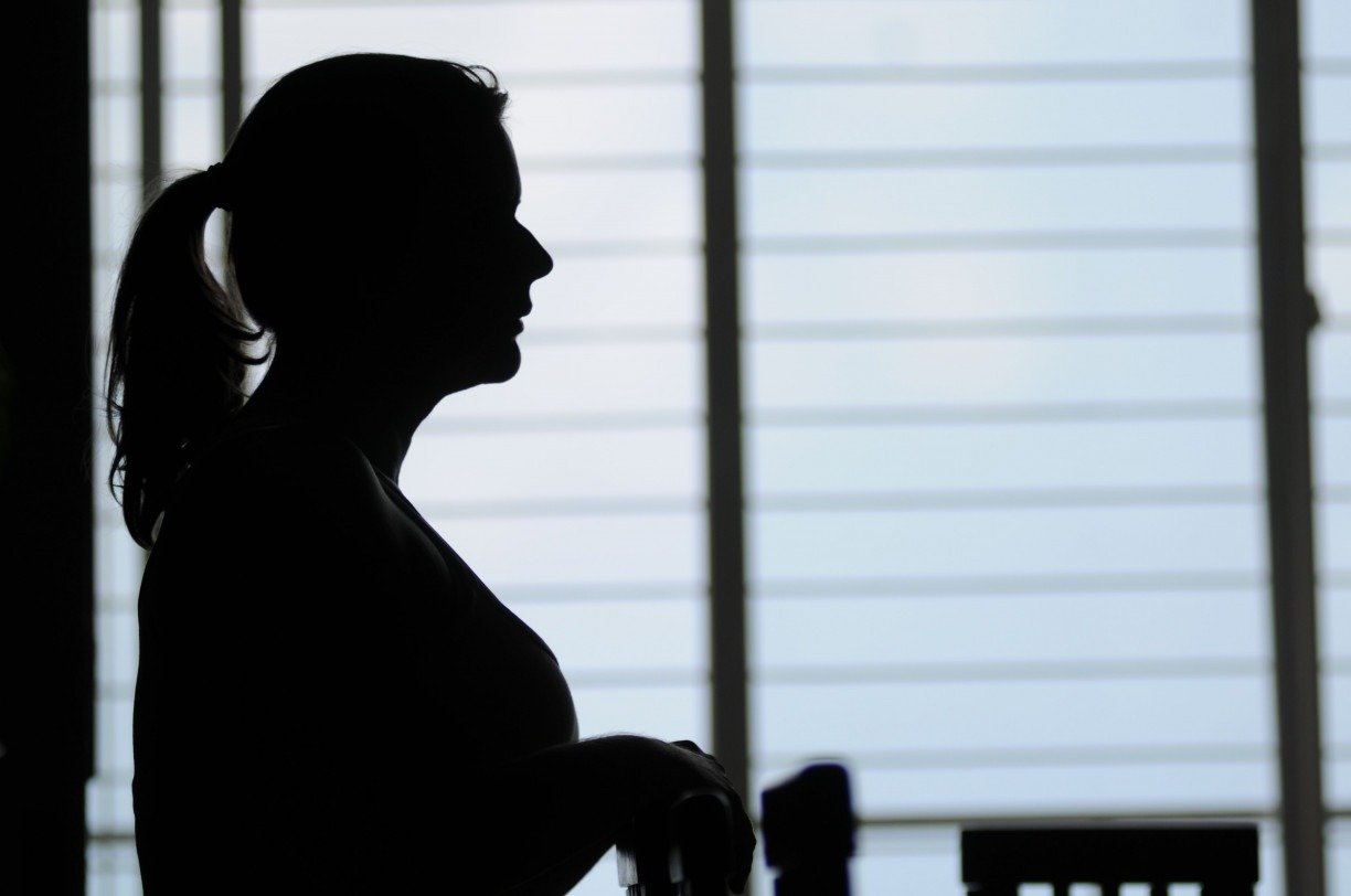 90% das mulheres já sofreram violência no deslocamento para lazer à noite, aponta pesquisa