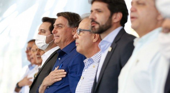 Bolsonaro lança pedra fundamental de duplicação da BR-469 no Paraná