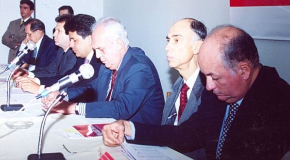 Jarbas Vasconcelos e Marco Maciel no lan&ccedil;amento de programa habitacional (12-06-2000) 