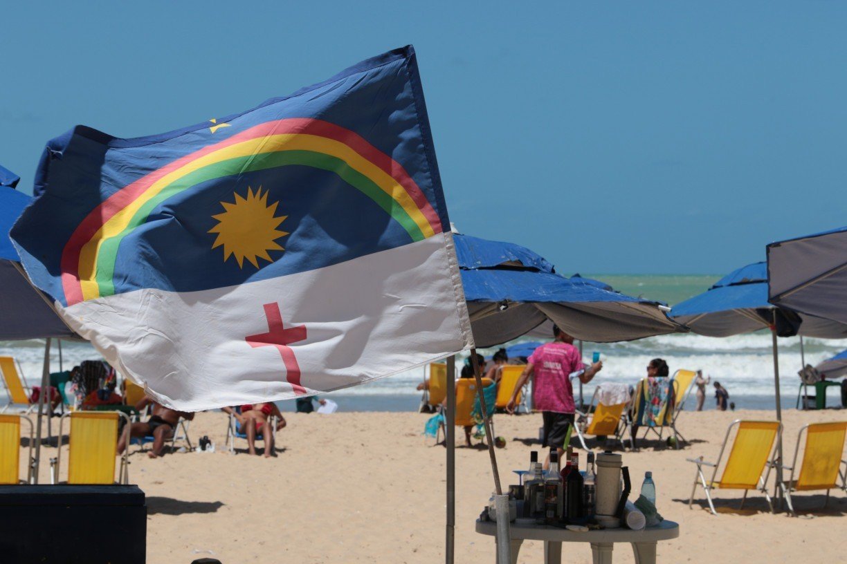 Bandeira de Pernambuco na praia de Boa Viagem