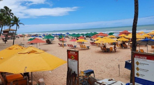 Sábado de feriadão tem praias movimentadas e poucas máscaras no Grande Recife