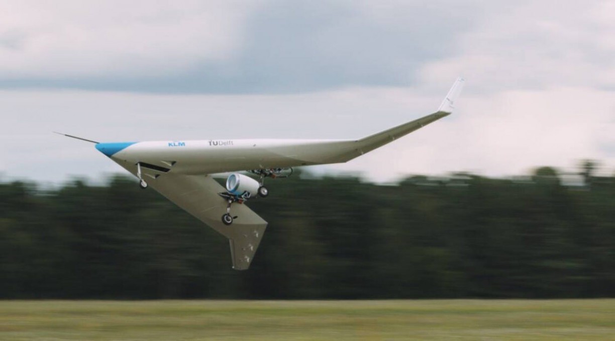 Avião em formato de V ganha voo teste em versão menor