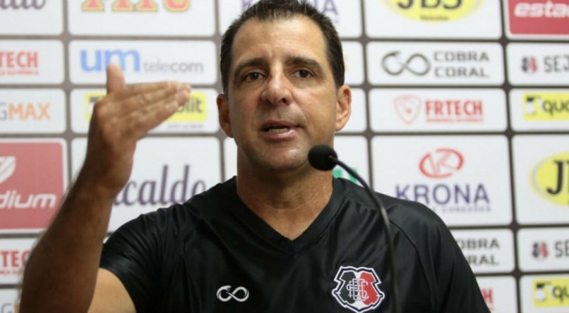 O treinador afirmou que considera difícil calcular quantos pontos seriam necessários para garantir o acesso do Tricolor do Arruda à segunda divisão