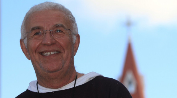 Padre Airton Freire é acusado de crimes sexuais contra fiéis que frequentavam a Fundação Terra
