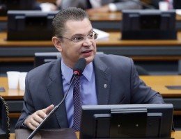 Decisão de Hugo Motta de barrar reunião no recesso irrita bolsonaristas